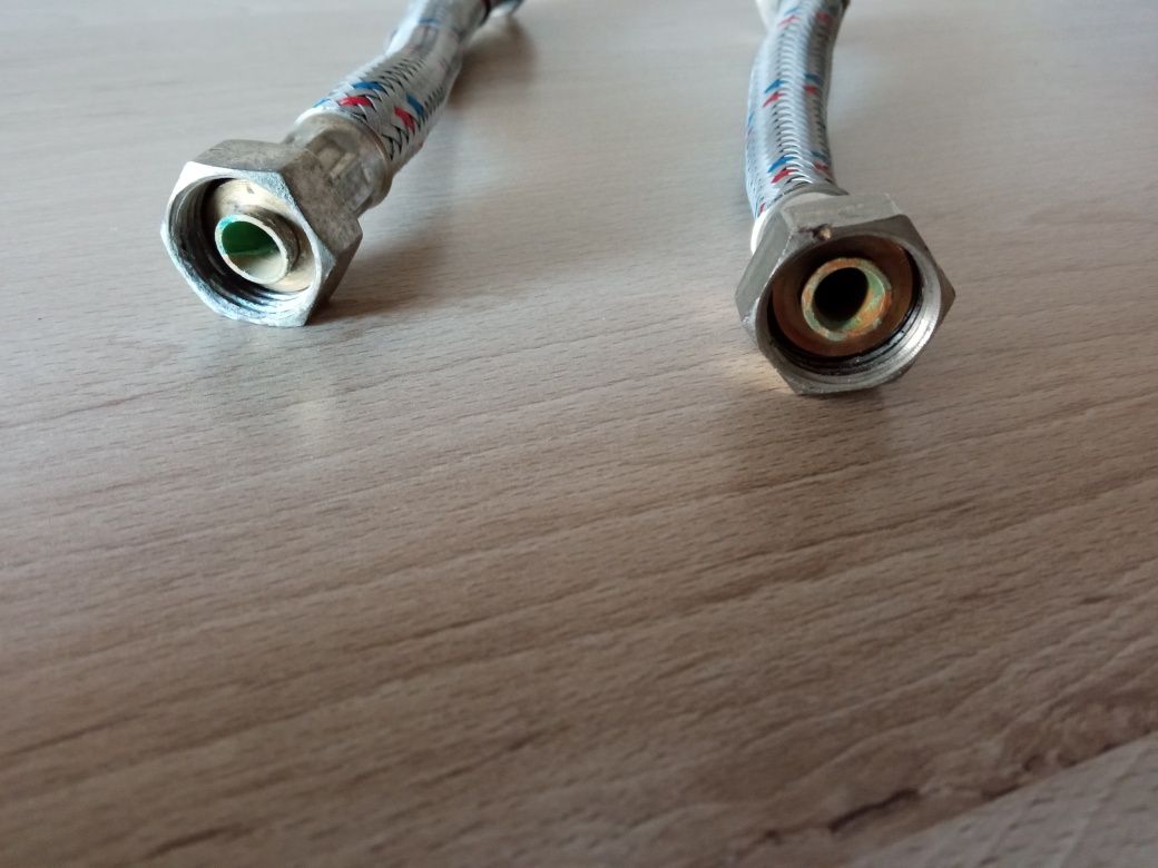 Węże do wody 19 cm.