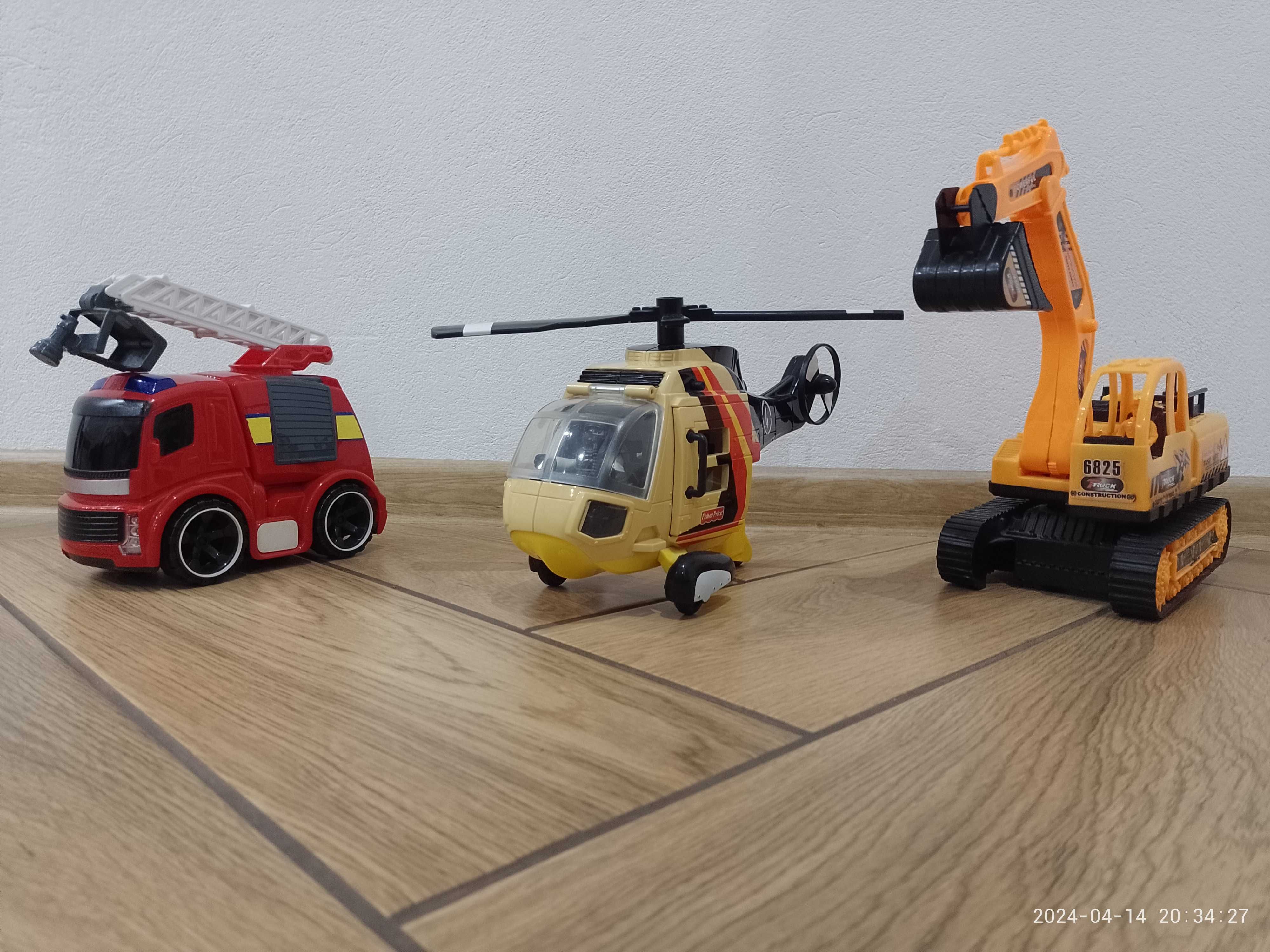 3 zabawki dla chłopca (straż pożarna, helikopter, koparka)