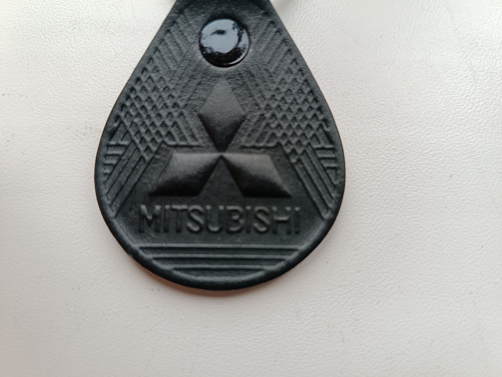 продам брелок Mitsubishi