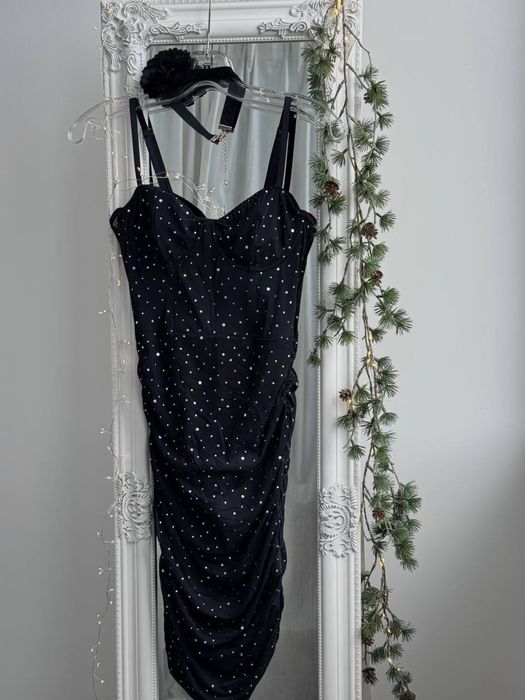 Сукня з камінцями