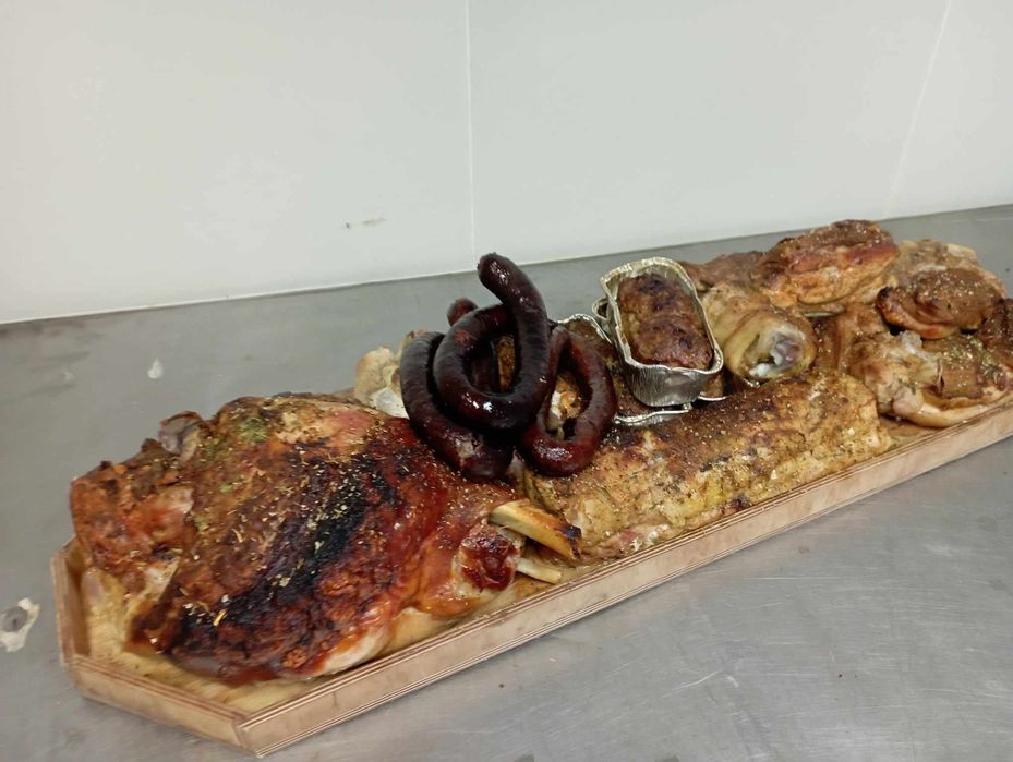 Stół wiejski, stół szwedzki, prosię pieczone , jagnię, kiełbasa , dzik