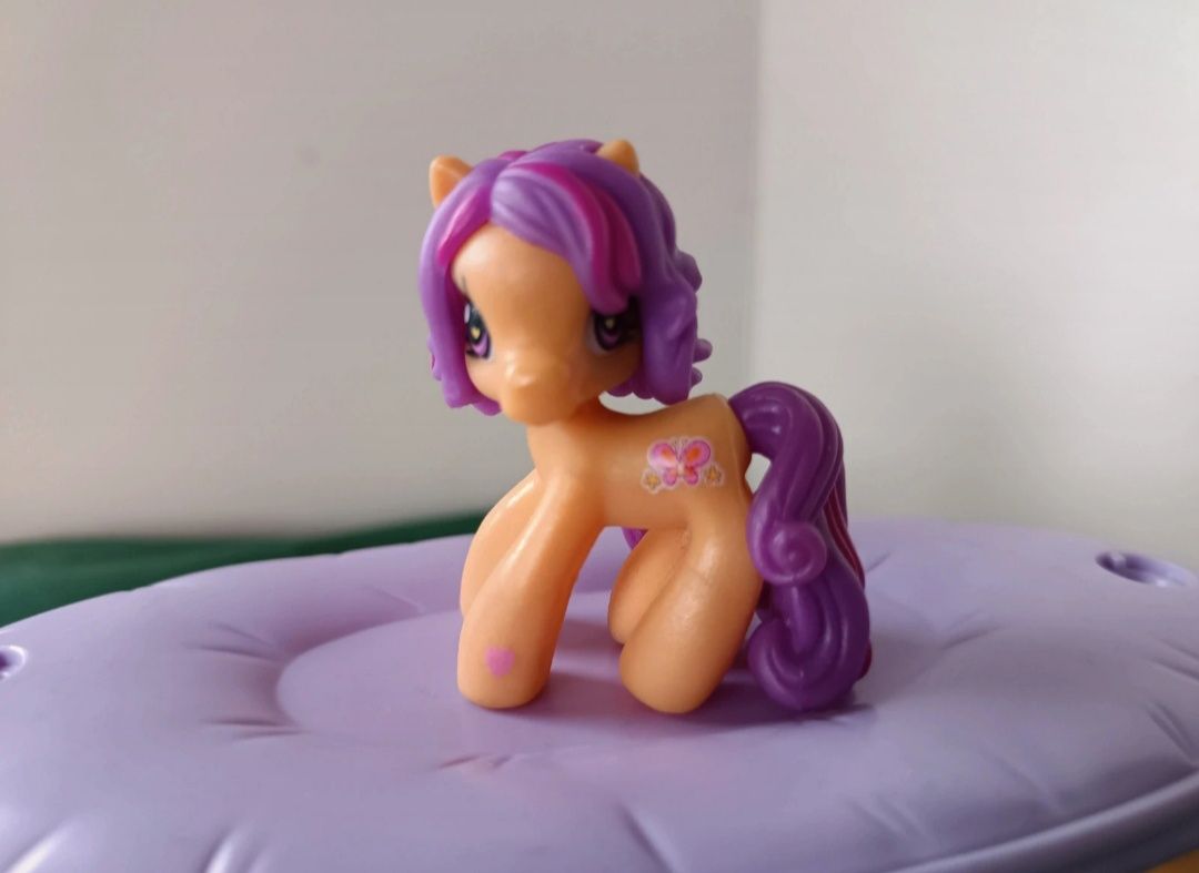 Figurka Scootaloo z My Little Pony od Hasbro, wysokość około 4,5cm
