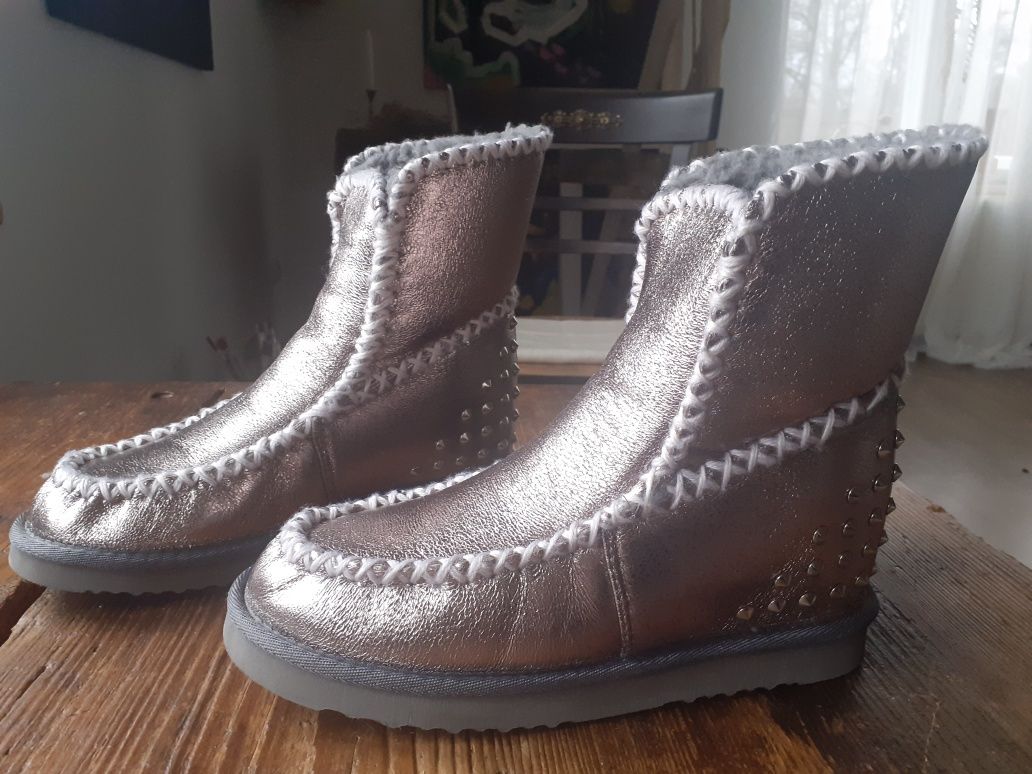 Buty śniegowce bardzo ciepłe  z cwiekami 39/40