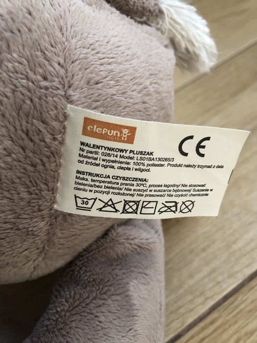 Walentynowy pluszak- słoń z napisem Hug me