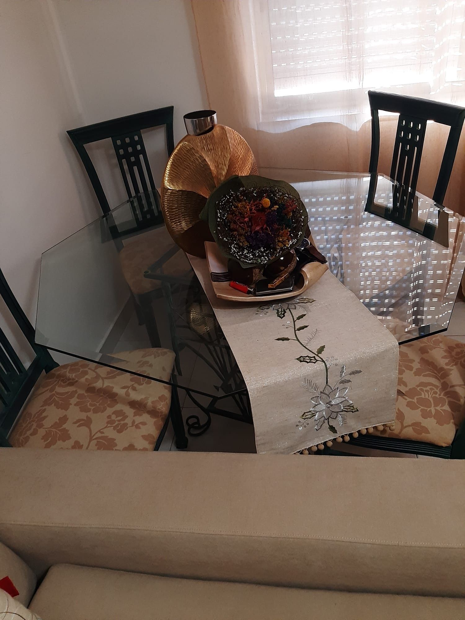 Mesa de sala + 4 cadeiras