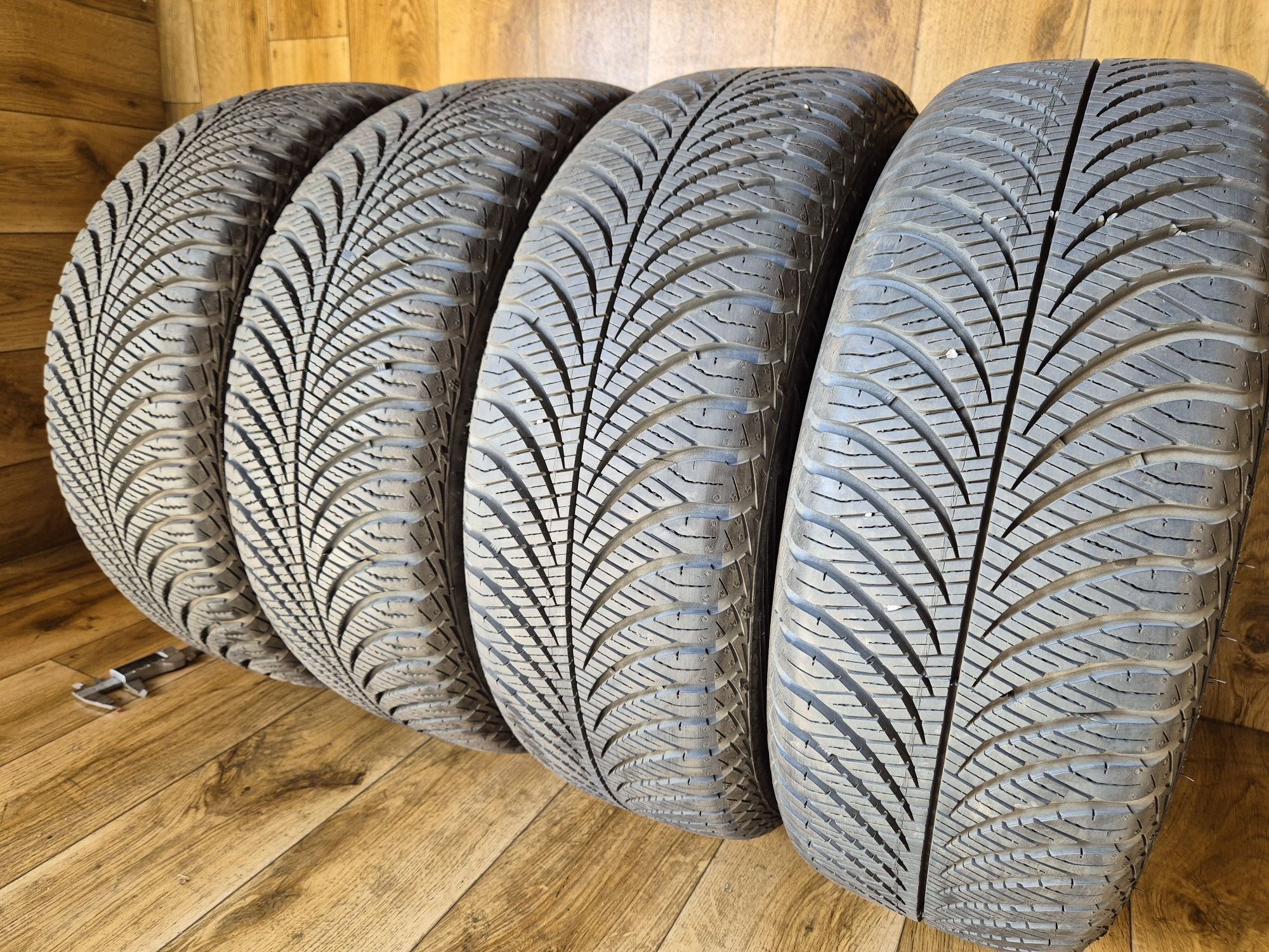 185/60/14 Good Year Zima komplet stan bdb 7,5mm
