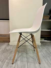 Cadeira branca design escandinavo