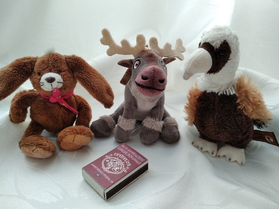 Маленькі іграшки різні багато