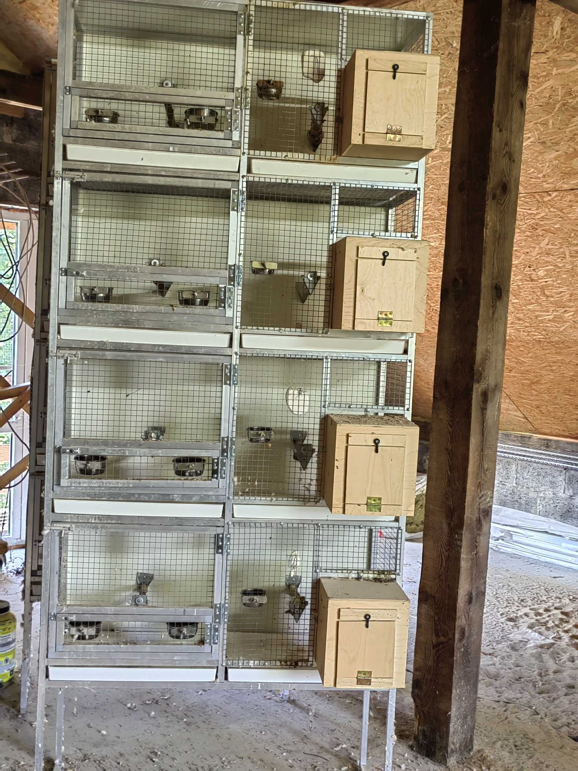 Regał z profila aluminiowego na ptaki