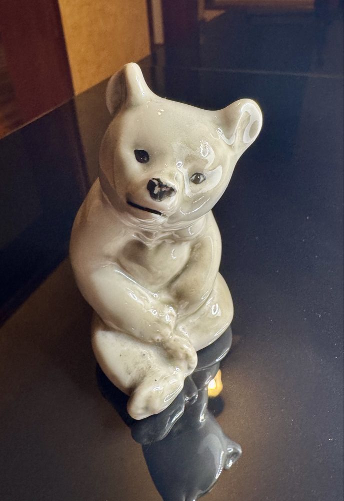 Figurka porcelanowa niedźwiedź – Łomonosow – lata 60. – sygnowana