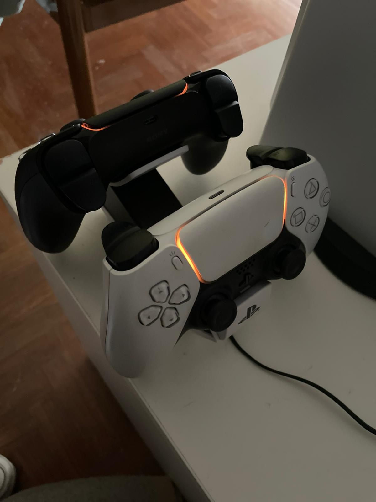 Troco/Vendo PlayStation 5 com 2 comandos.