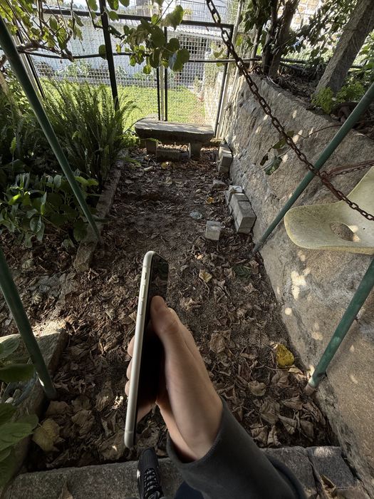 iPhone 11 Branco / iPhone 11 Preto