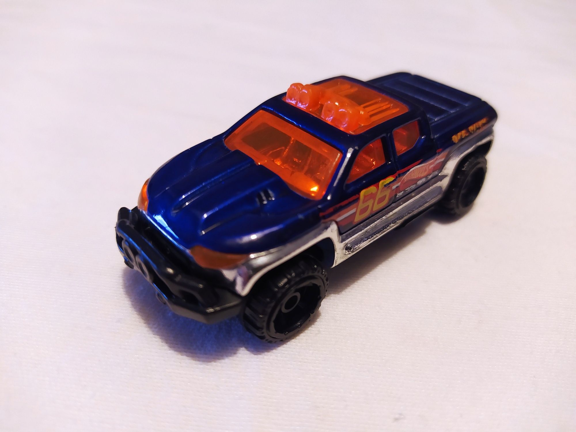 Carros em miniatura da Hotwheels. Variados