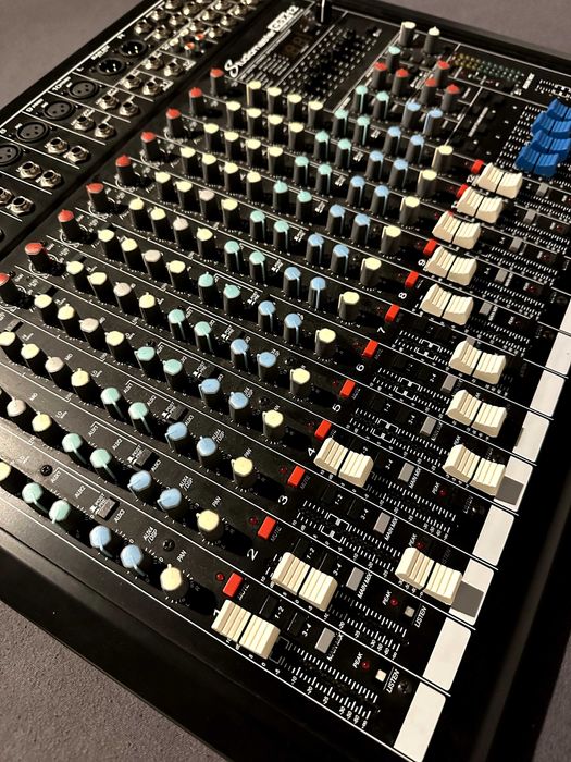 Mesa de mistura StudioMaster