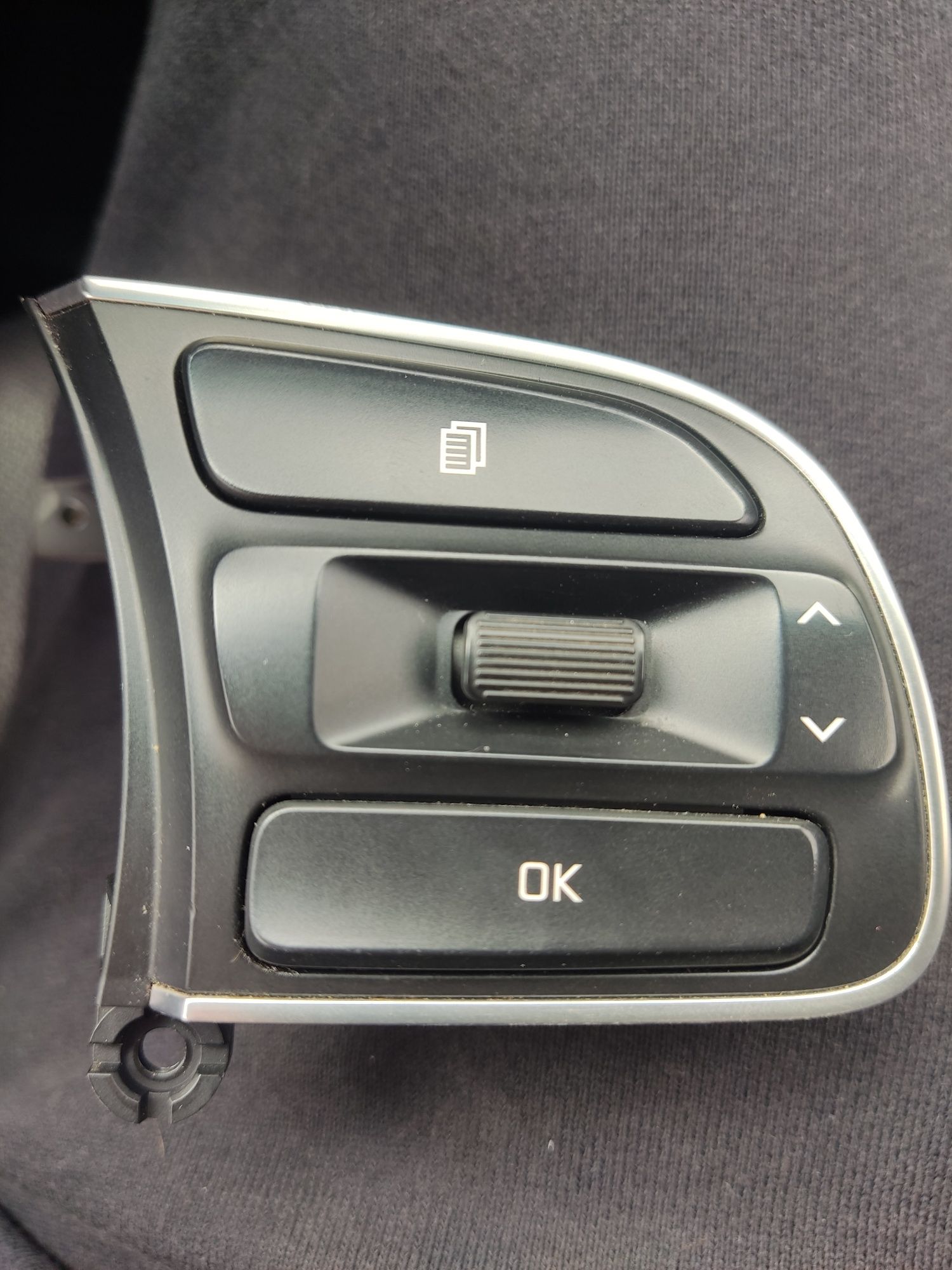 Кнопка керування на руль KIA K5