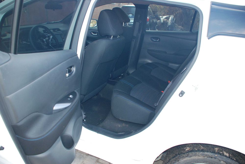 Ниссан Лиф Nissan leaf 2  9/21 г. 62 запас ход 384 км отличн состояние