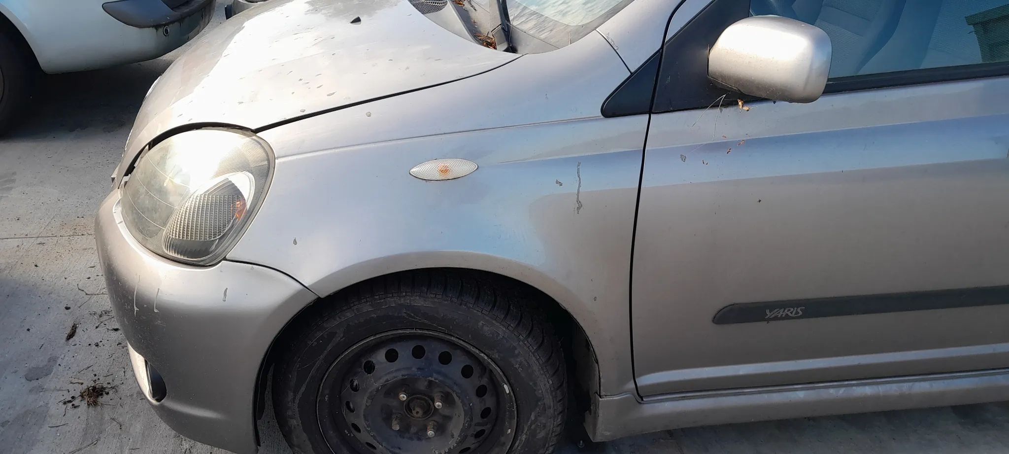 TOYOTA YARIS I BŁOTNIK LEWY PRAWY PRZEDNI PRZÓD 1D2 nr. 40/7
