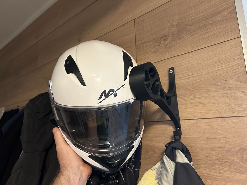 Wieszak motocyklowy na kask i kurtke