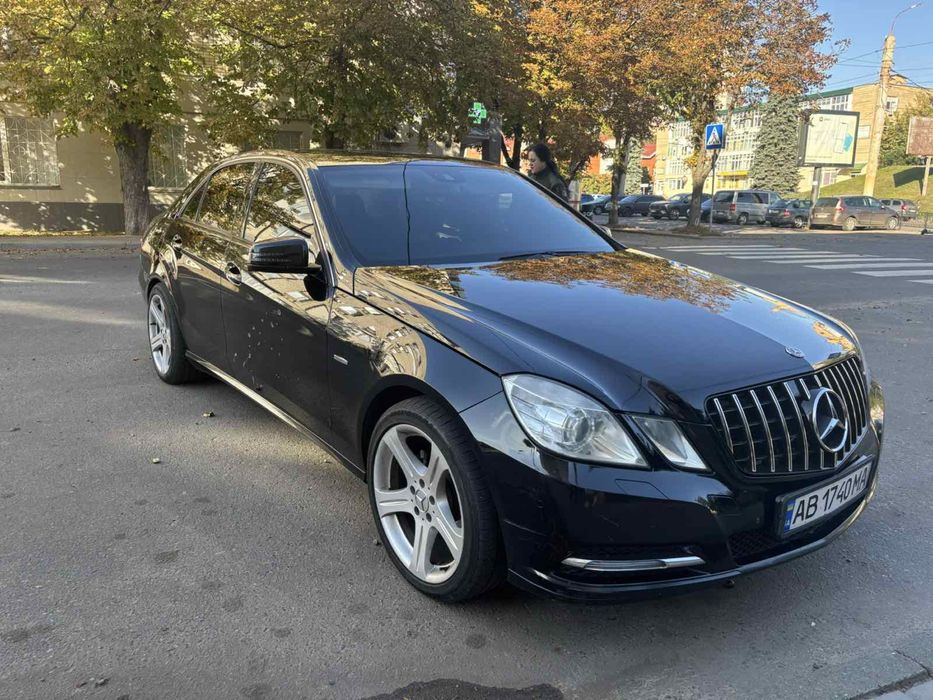 Продам мерседес 212 в идеалном состояние