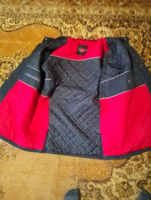 Куртка в отличном состоянии