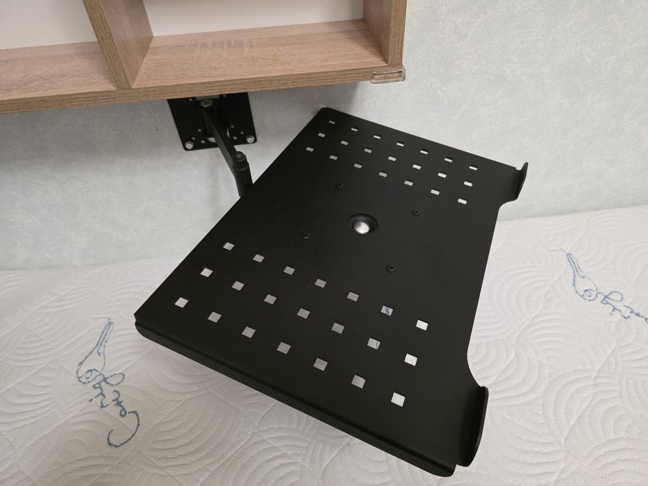 Подвесная полка для ноутбука с креплением на стену