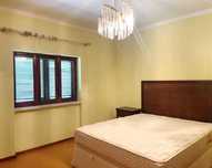 Conjunto Quarto de casal - incluindo cama, mesas de cabeceira e Cómoda