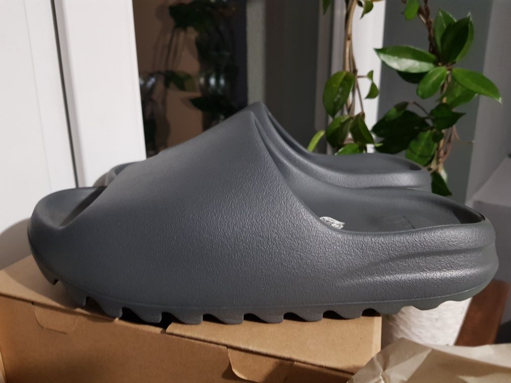 Adidas yezzy slide slate grey 9.5us, 43 1/3