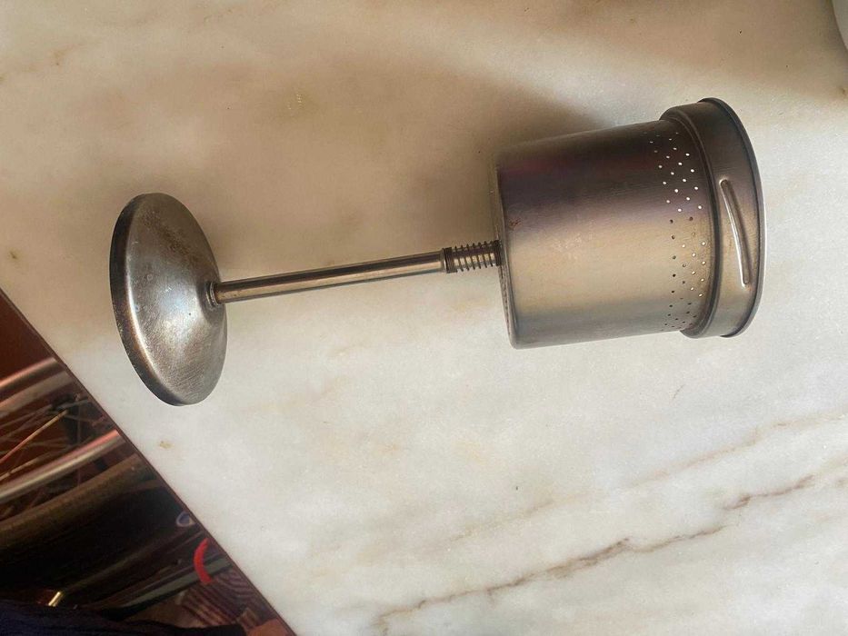 Cafeteira vintage Corning Ware com o padrão "Floral Bouquet". 1970