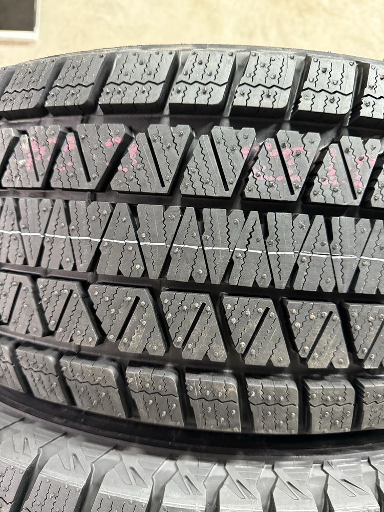 265/65/17 Bridgetsone Blizzak DM-V3