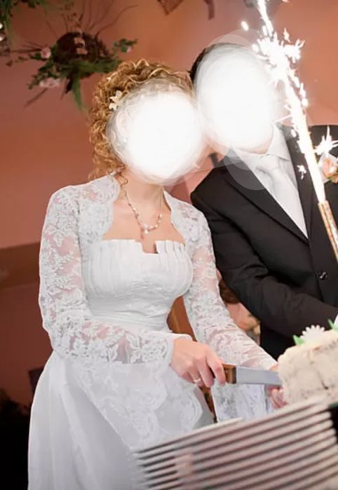 Suknia ślubna z koronkowym bolerkiem