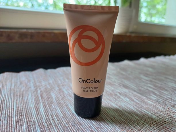 Oriflame OnColour Peach Glow Perfector nawilżający krem koloryzujący