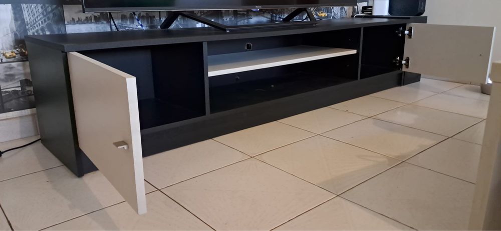 Movel TV em bom estado