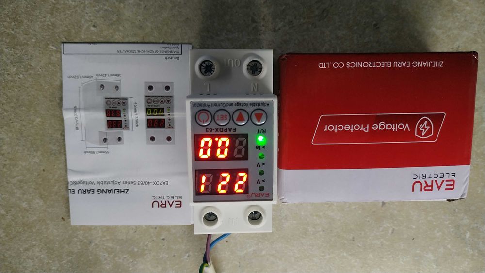 Защитное реле контроля напряжения 63А с дисплеем