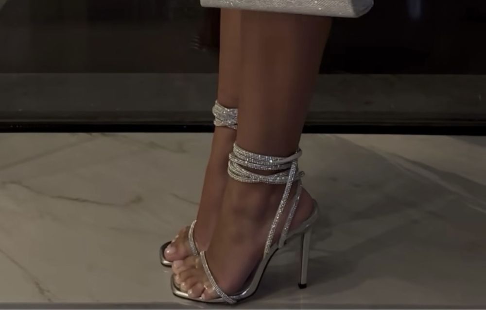 Босоножки на завязках. Обуты один раз