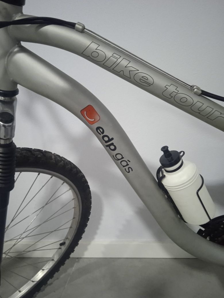 Bike tour 21 velocidades Shimano tenho 2 bicicletas iguais