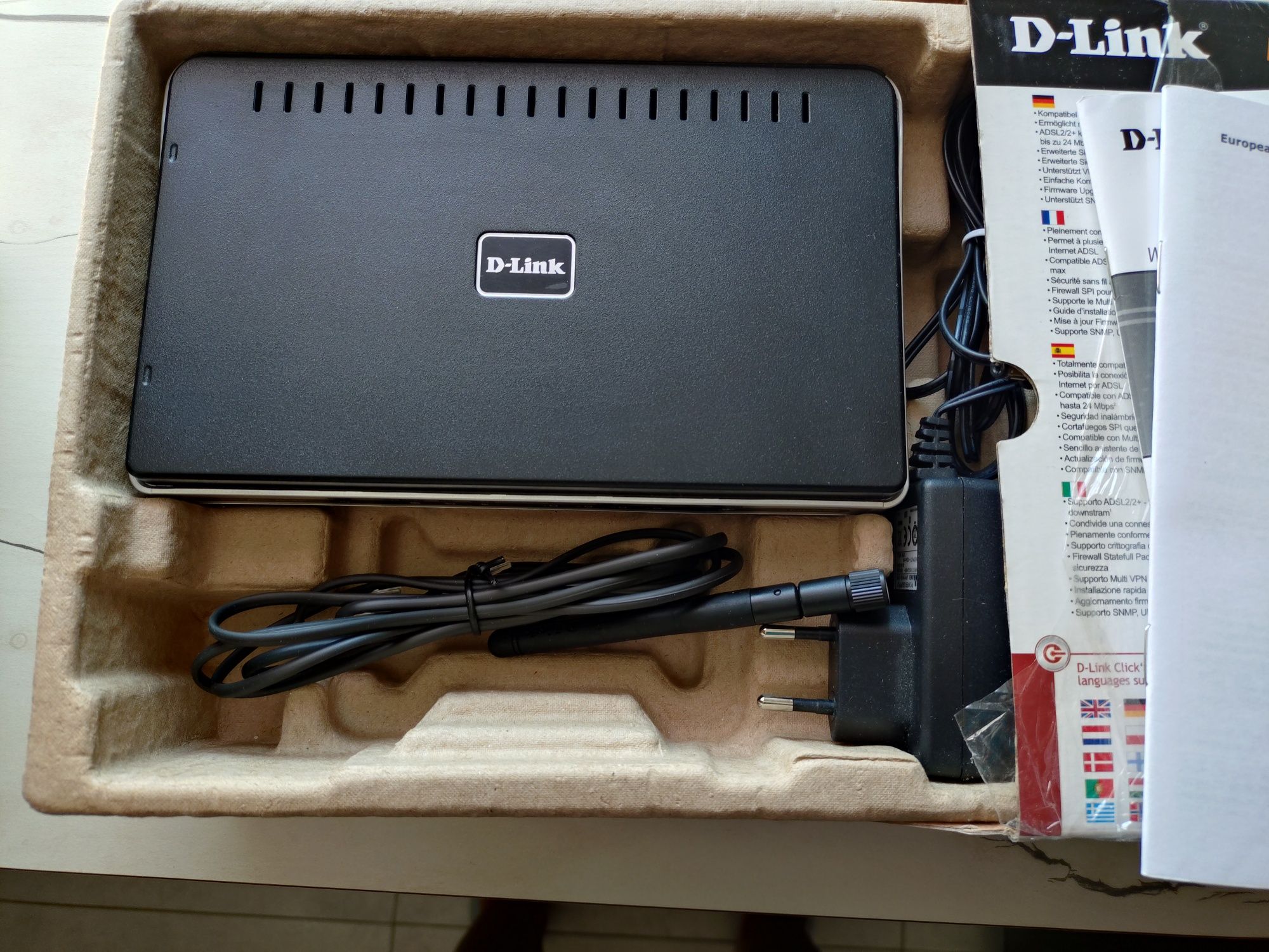 Modem Router Wireless G ADSL2+ DSL-2640B