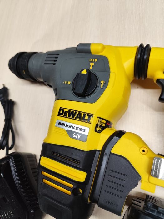 DeWal DCH 334 безщітковий потужний акумуляторний перфоратор Деволт ори