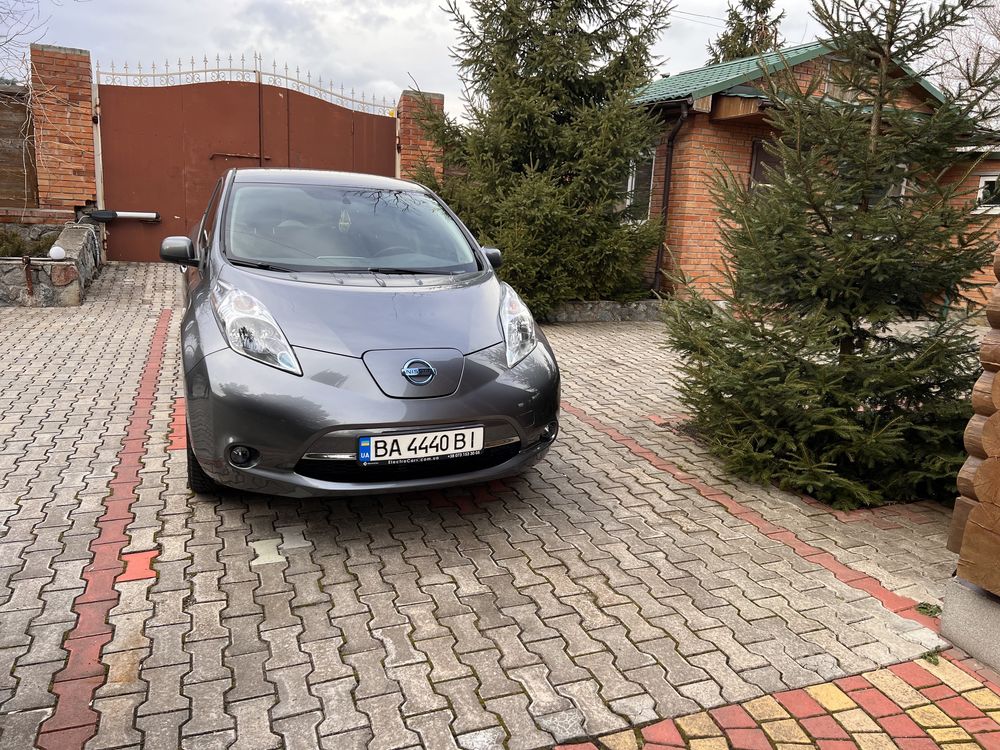 Nissan leaf продам