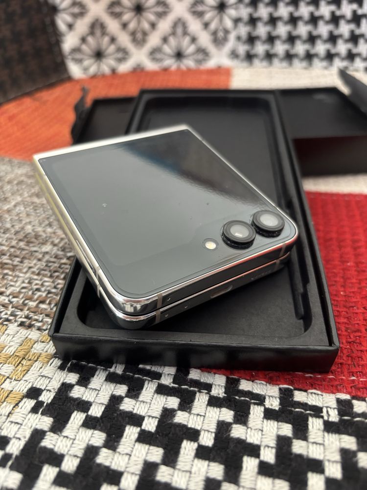 Samsung Galaxy Z Flip5 256gb