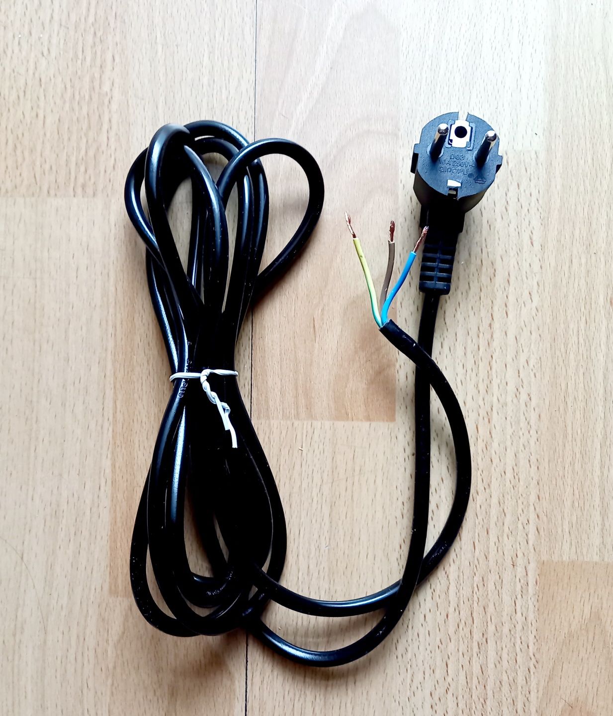 Kabel elektryczny przyłączeniowy z wtyczką - długość 3m