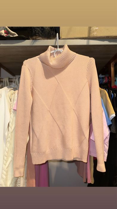 Свитер VALENTINO red