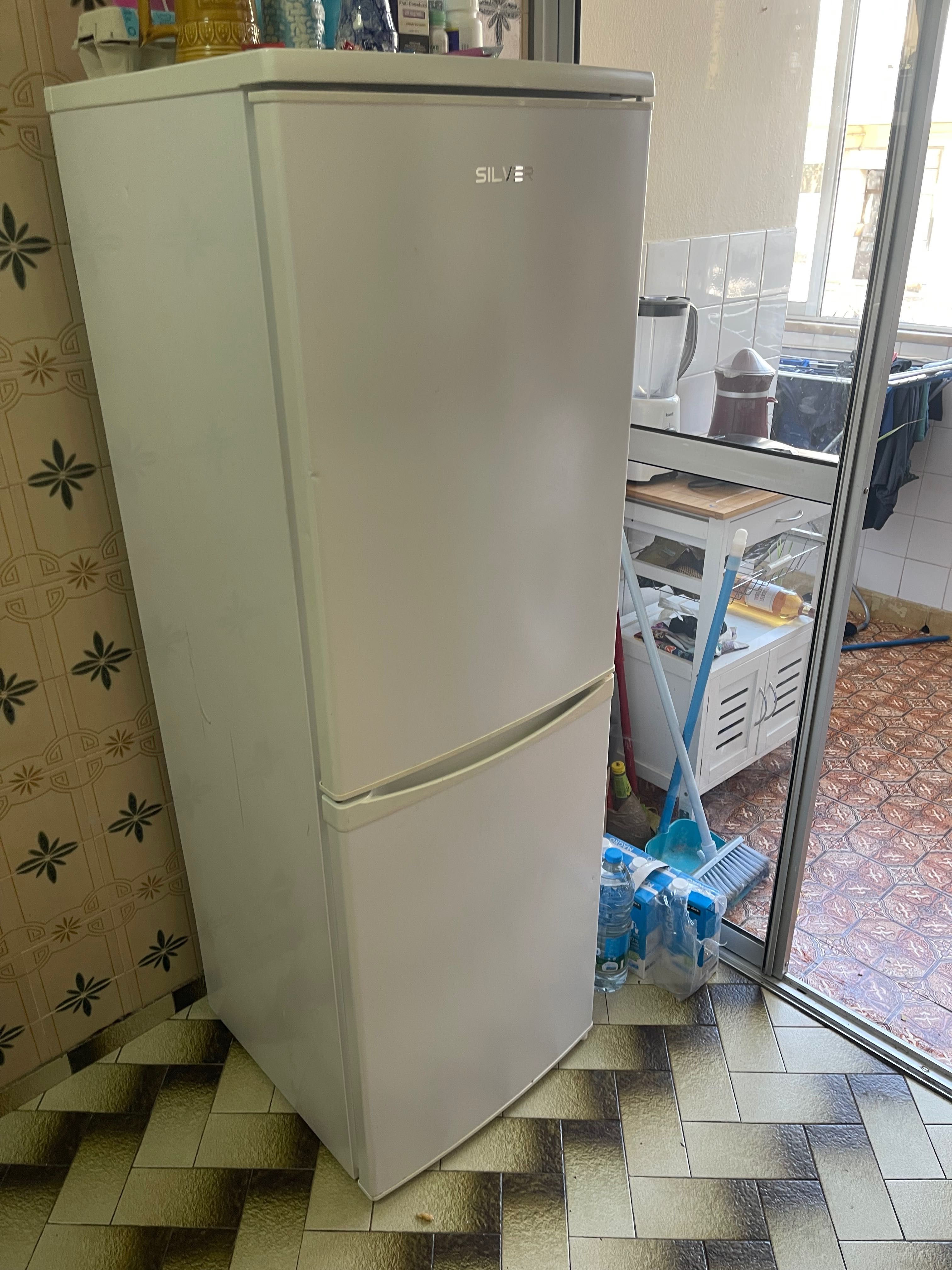 Frigorífico Silver a funcionar