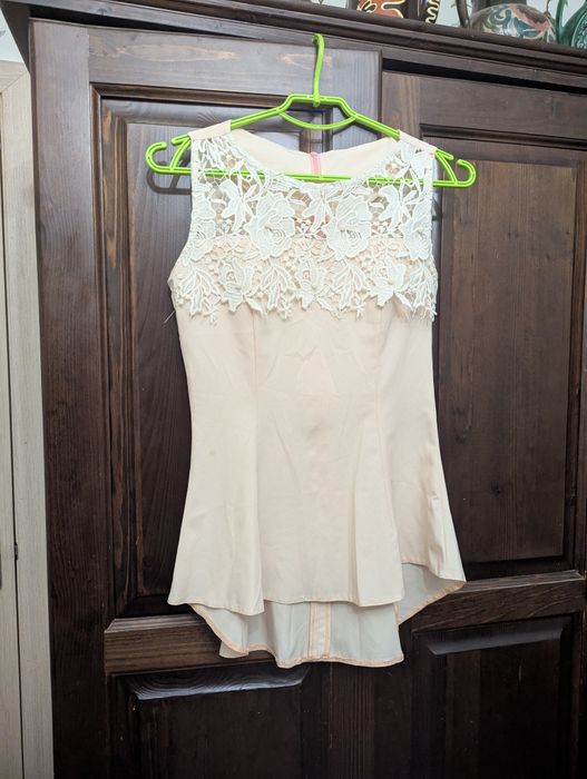 Одяг на дівчину старшокласницю. Безкоштовно.