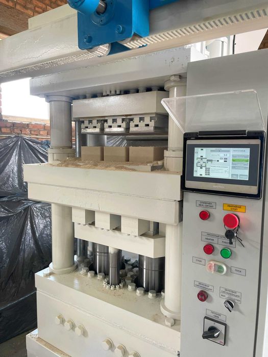 Prasa hydrauliczna PAK 400M do produkcji materiałów budowlanych