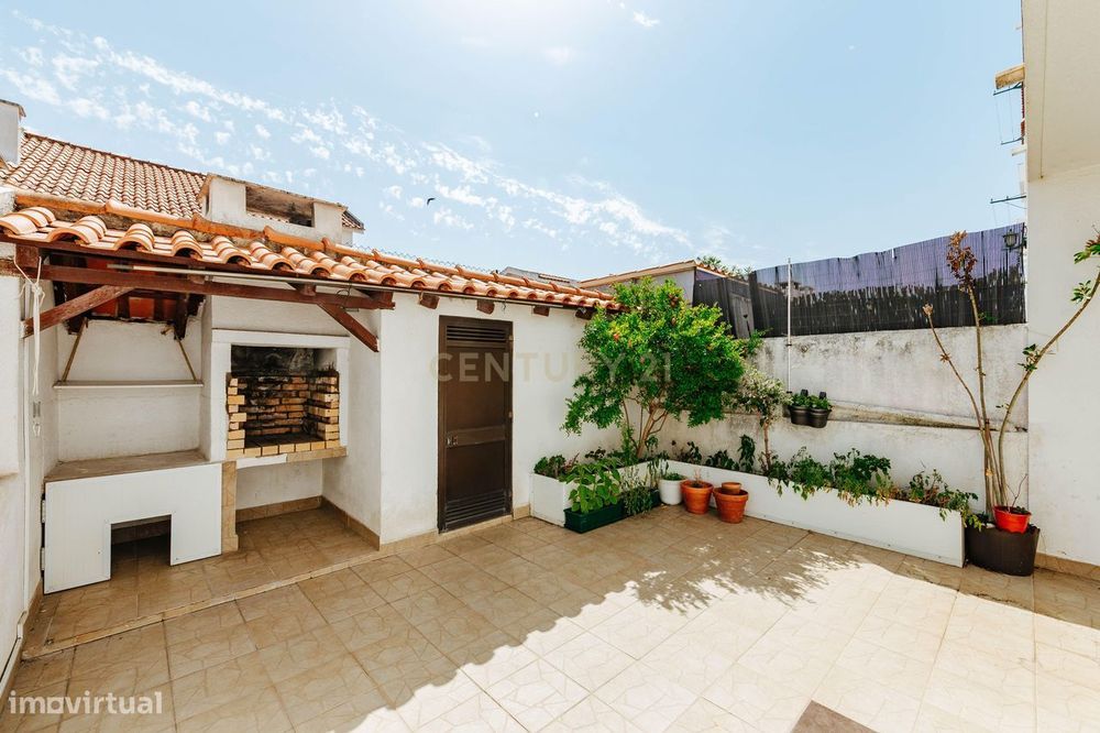 Apartamento T2 com Jardim  - Aroeira