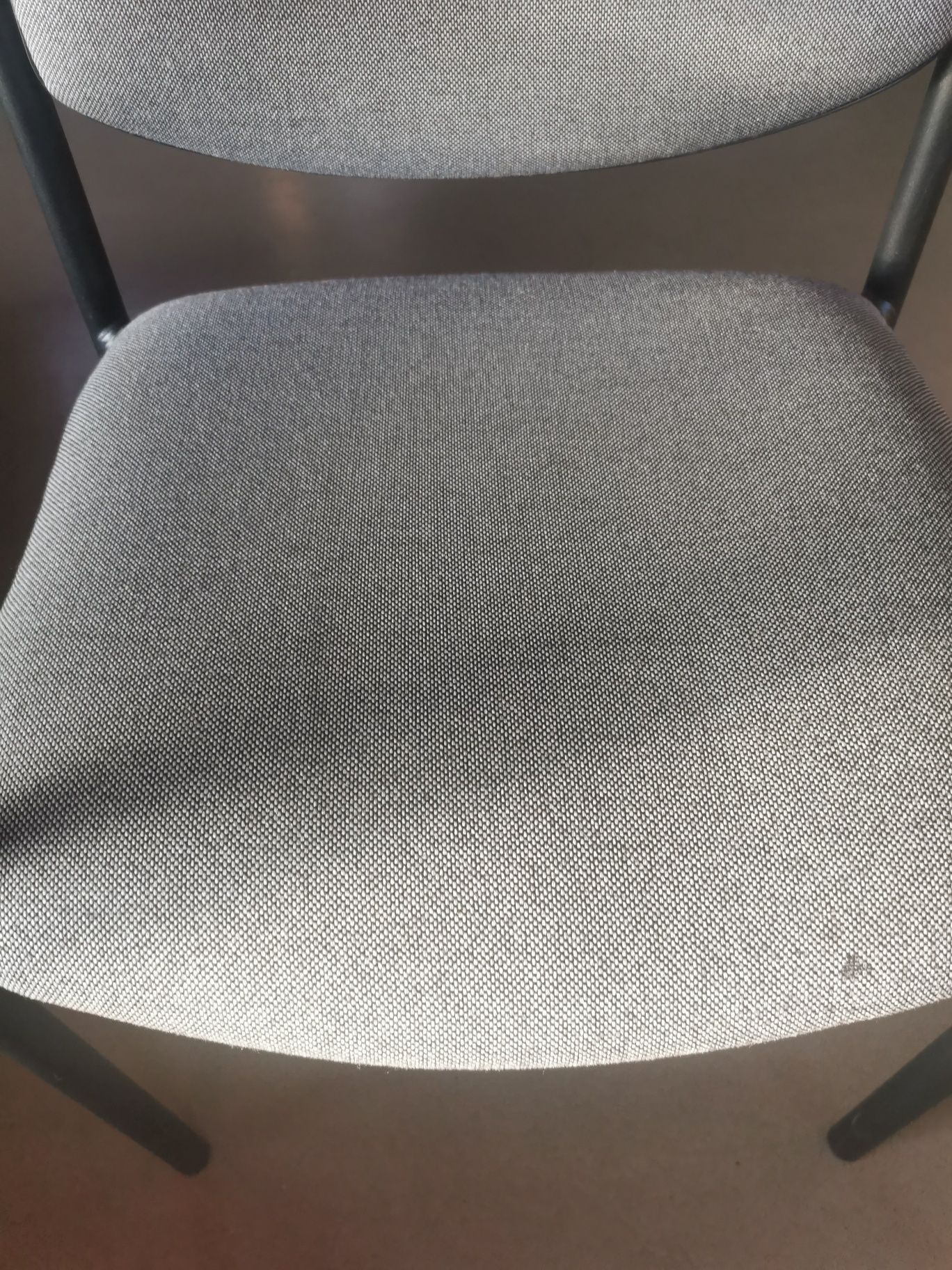 Krzesło biurowe z podłokietnikami