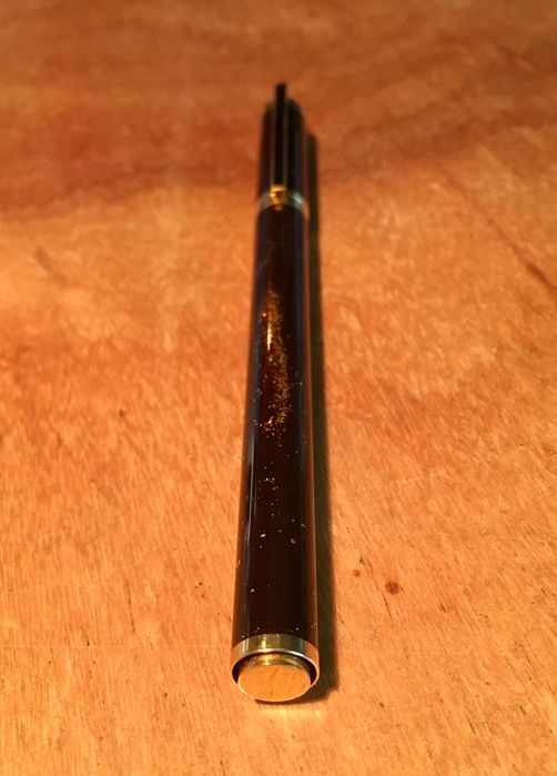 S.T. DUPONT - caneta - acb. ouro e laca da China com pó de ouro