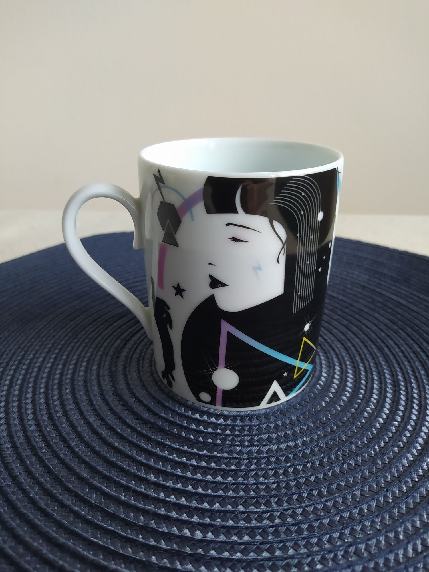 Kubek porcelanowy biały z grafiką Wieteszka, Empik