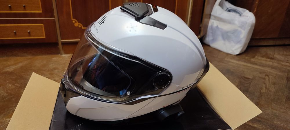 Продам мотошолом MT Atom 2