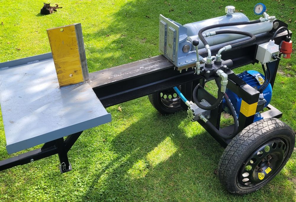 Hydrauliczna łuparka do drewna